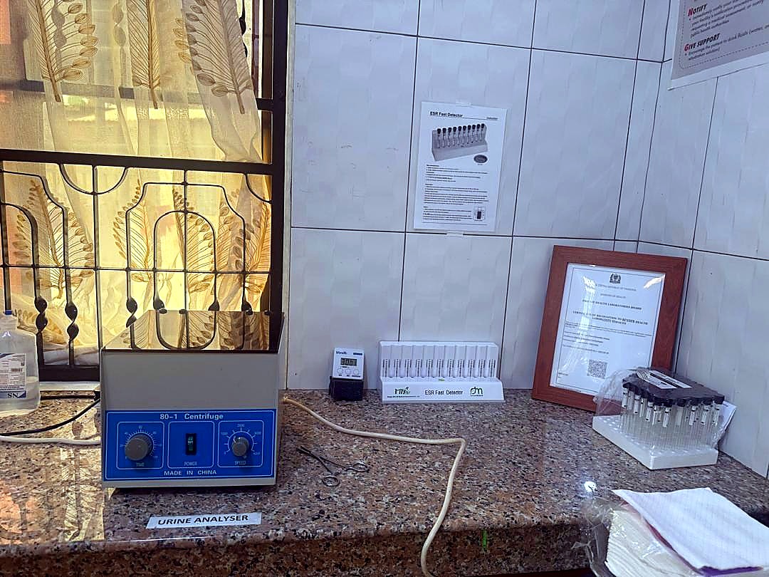 Laboratory bench
